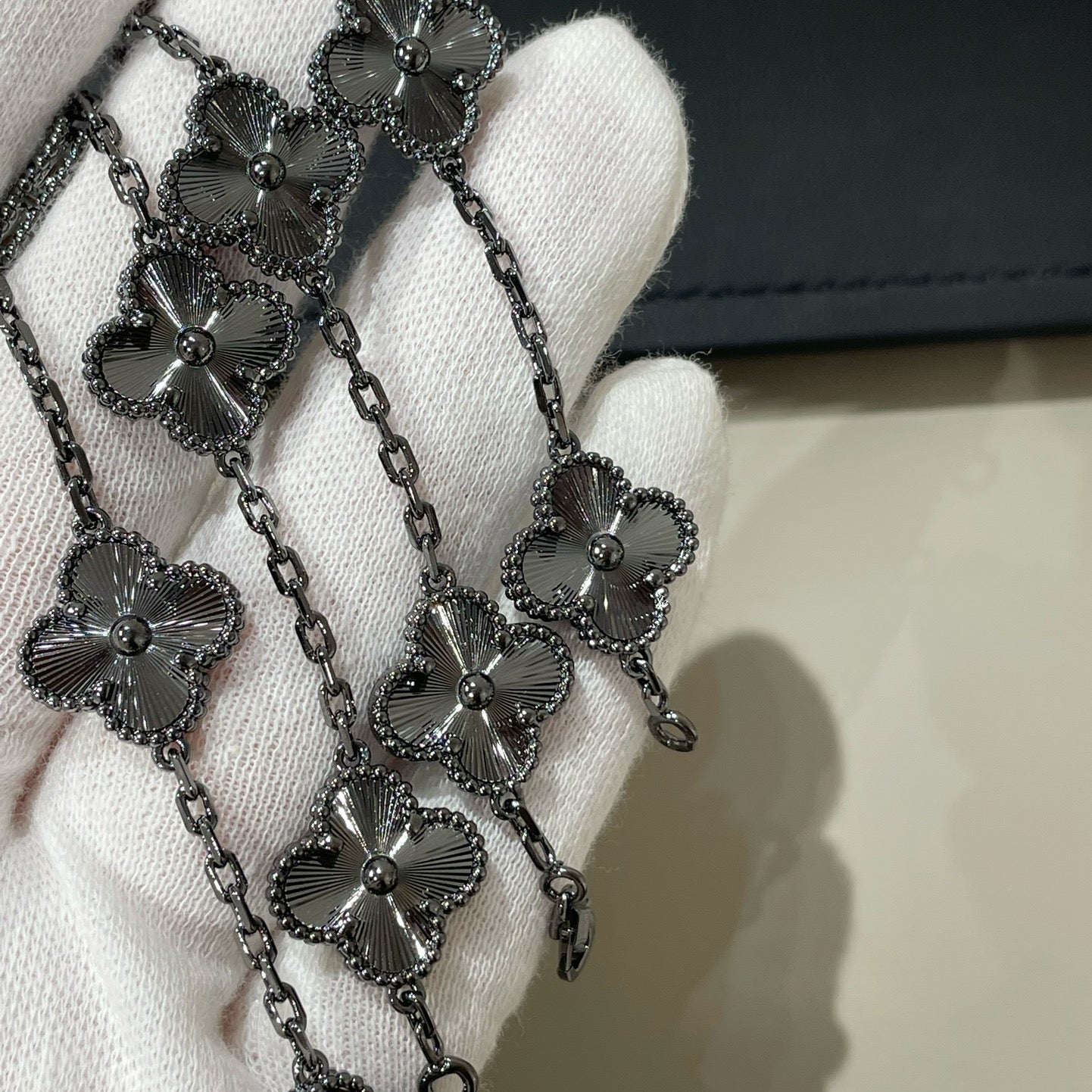 [Timi]New CLOVER 5 MOTIF BLACK BRACELET