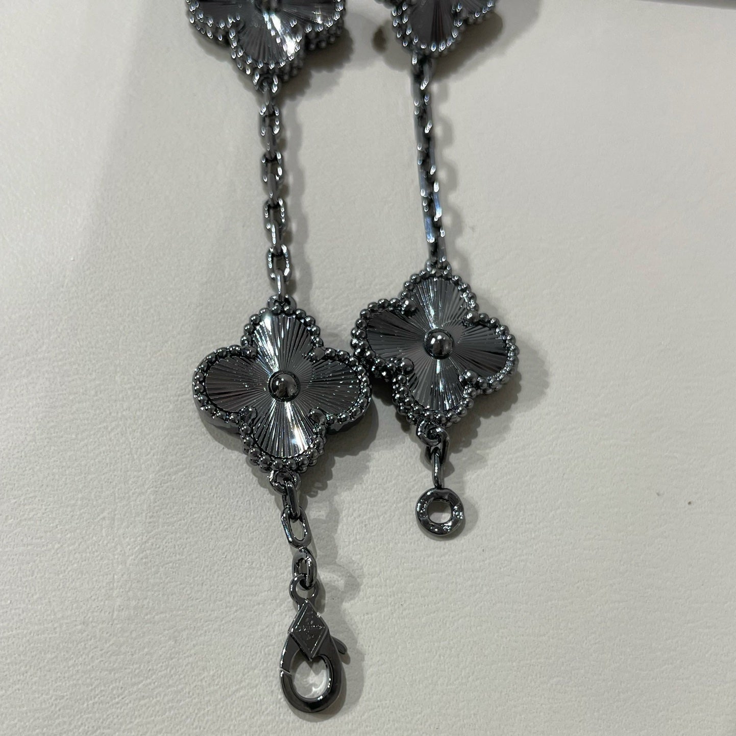 [Timi]New CLOVER 5 MOTIF BLACK BRACELET