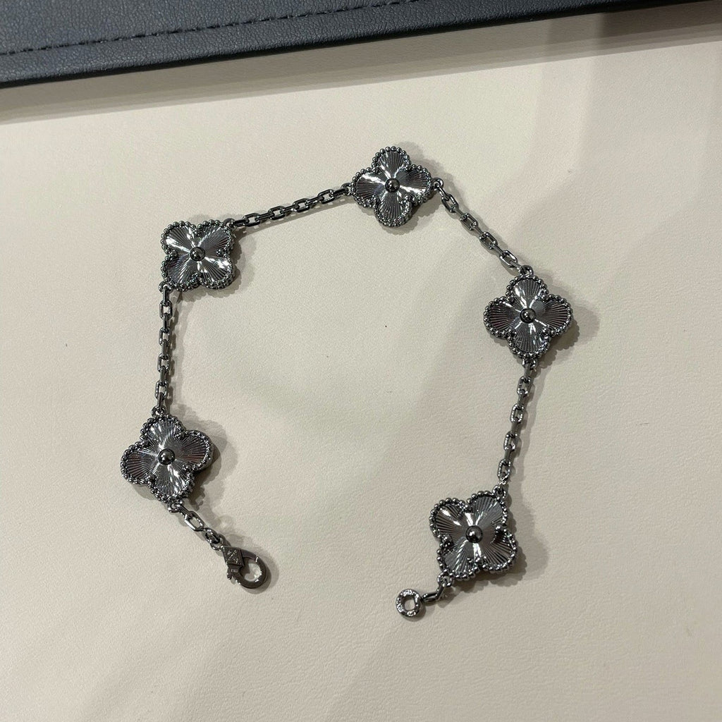 [Timi]New CLOVER 5 MOTIF BLACK BRACELET