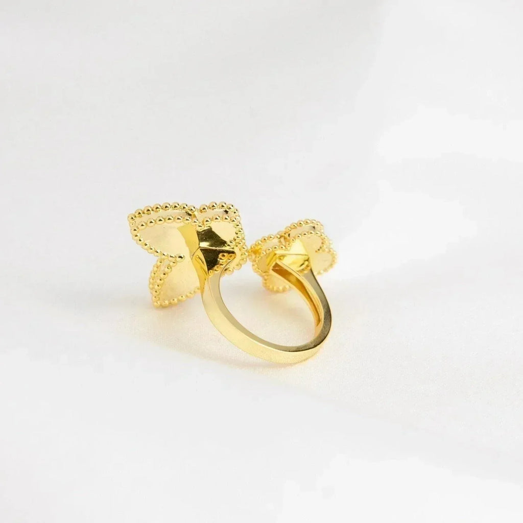 TimiLUCKY BETWEEN THE FINGER RING