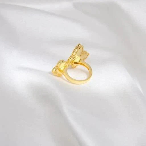 TimiLUCKY BETWEEN THE FINGER RING