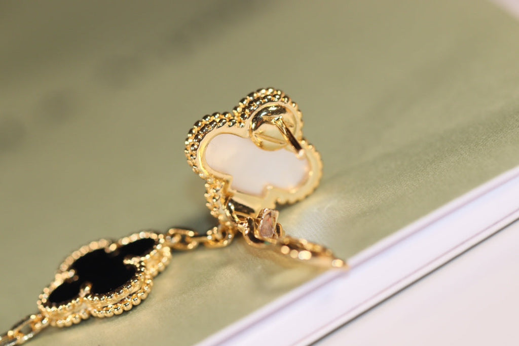 TimiCLOVER EARRINGS GOLD ONYX MOP 3 MOTIF