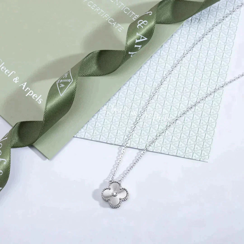 TimiCLOVER  15MM DIAMOND LASER NECKLACE SILVER