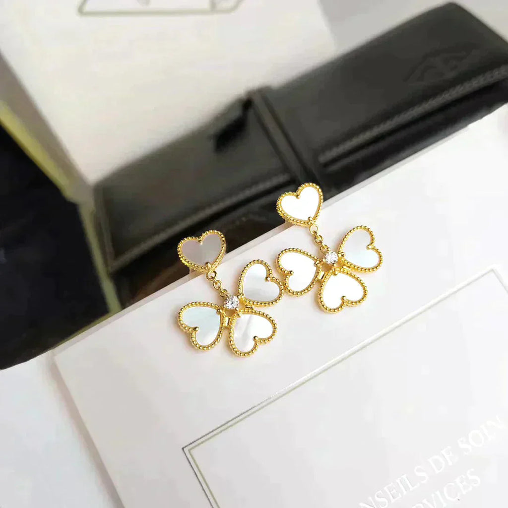 TimiCLOVER SWEET WHITE MOP EARRINGS