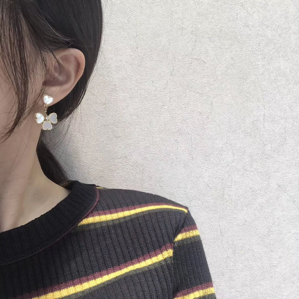 TimiCLOVER SWEET WHITE MOP EARRINGS