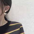 TimiCLOVER SWEET WHITE MOP EARRINGS