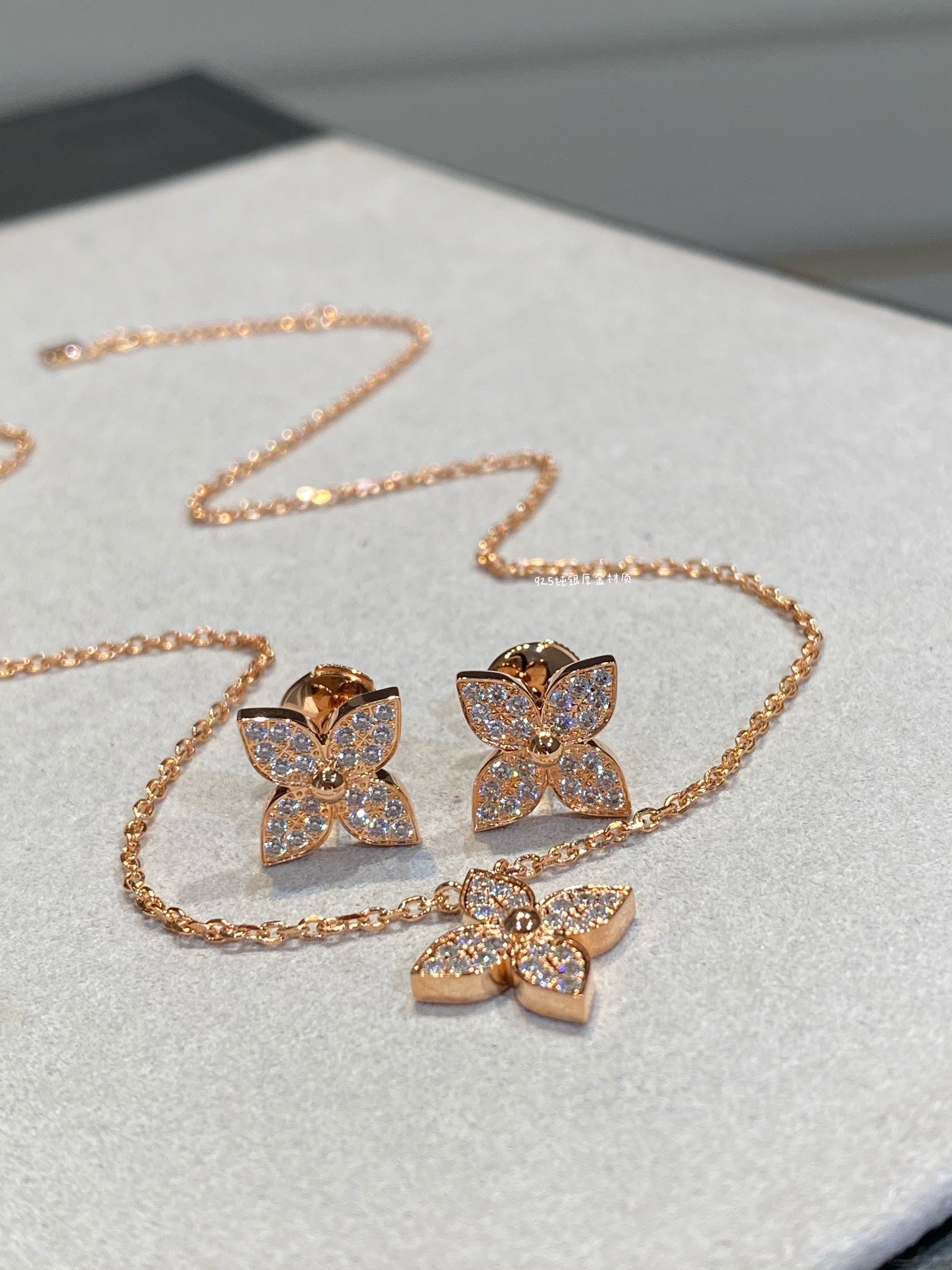 TimiSTAR DIAMOND NECKALCE