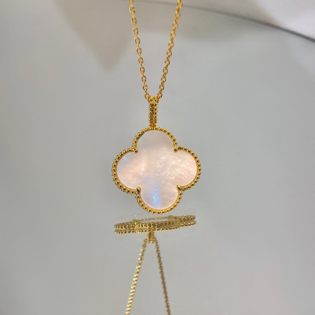 TimiCLOVER 25MM MOP LARGE PENDANT NECKLACE