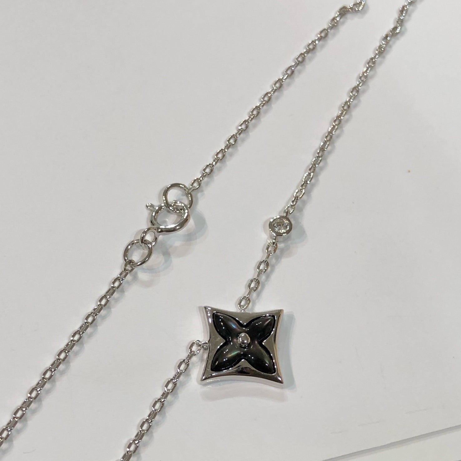 TimiSTAR BLACK MOP NECKLACE