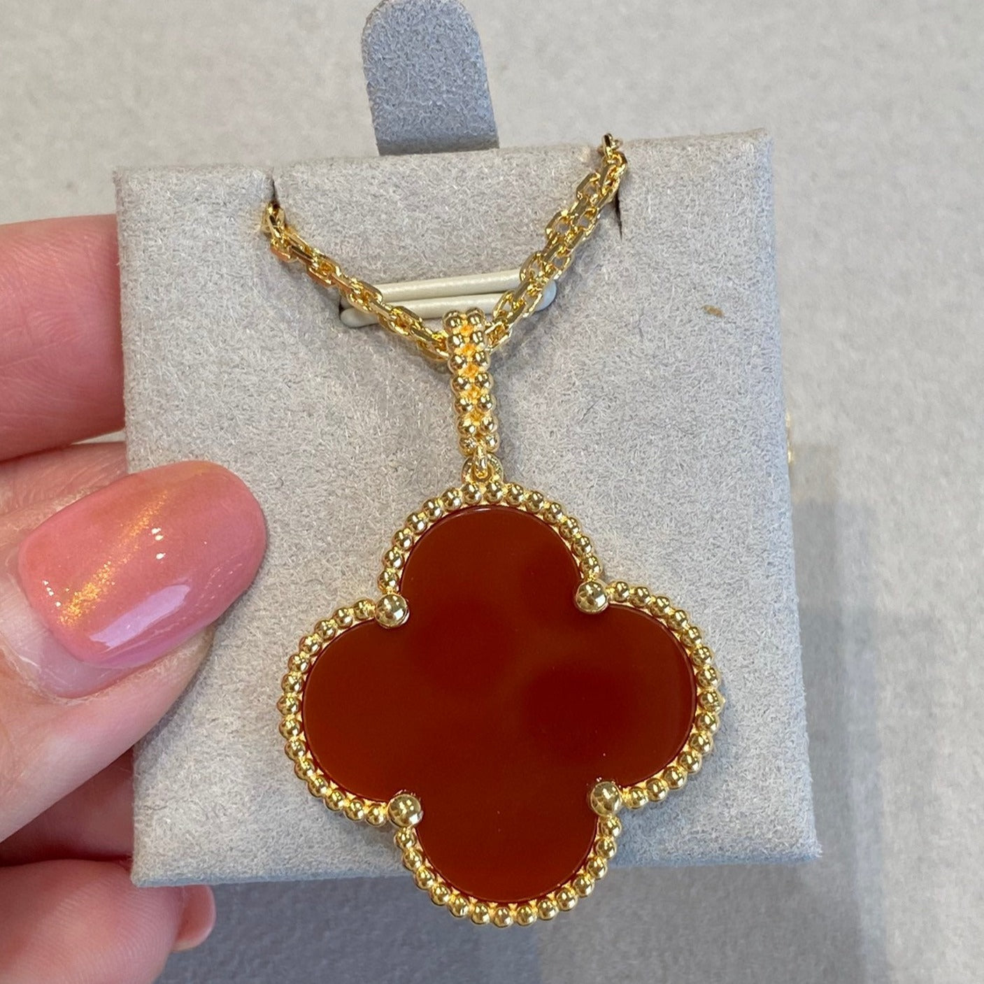 TimiCLOVER 25MM NECKLACE GOLD CARNELIAN