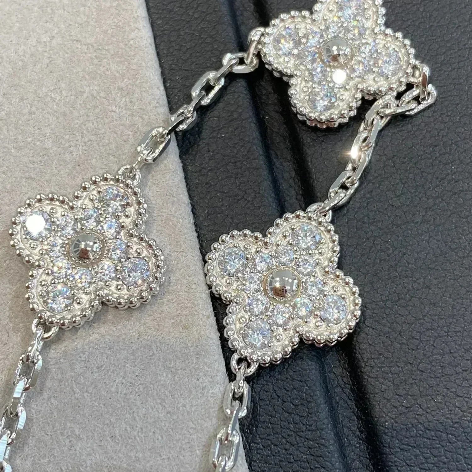 [Timi] New  CLOVER 5 MOTIF FULL DIAMOND BRACELET COLLECTION