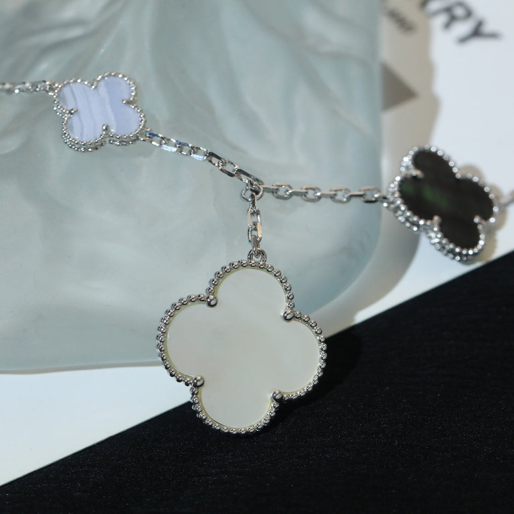¡®Timi¡¯CLOVER BRACELET 5 MOTIFS MOP CHALCEDONY SILVER