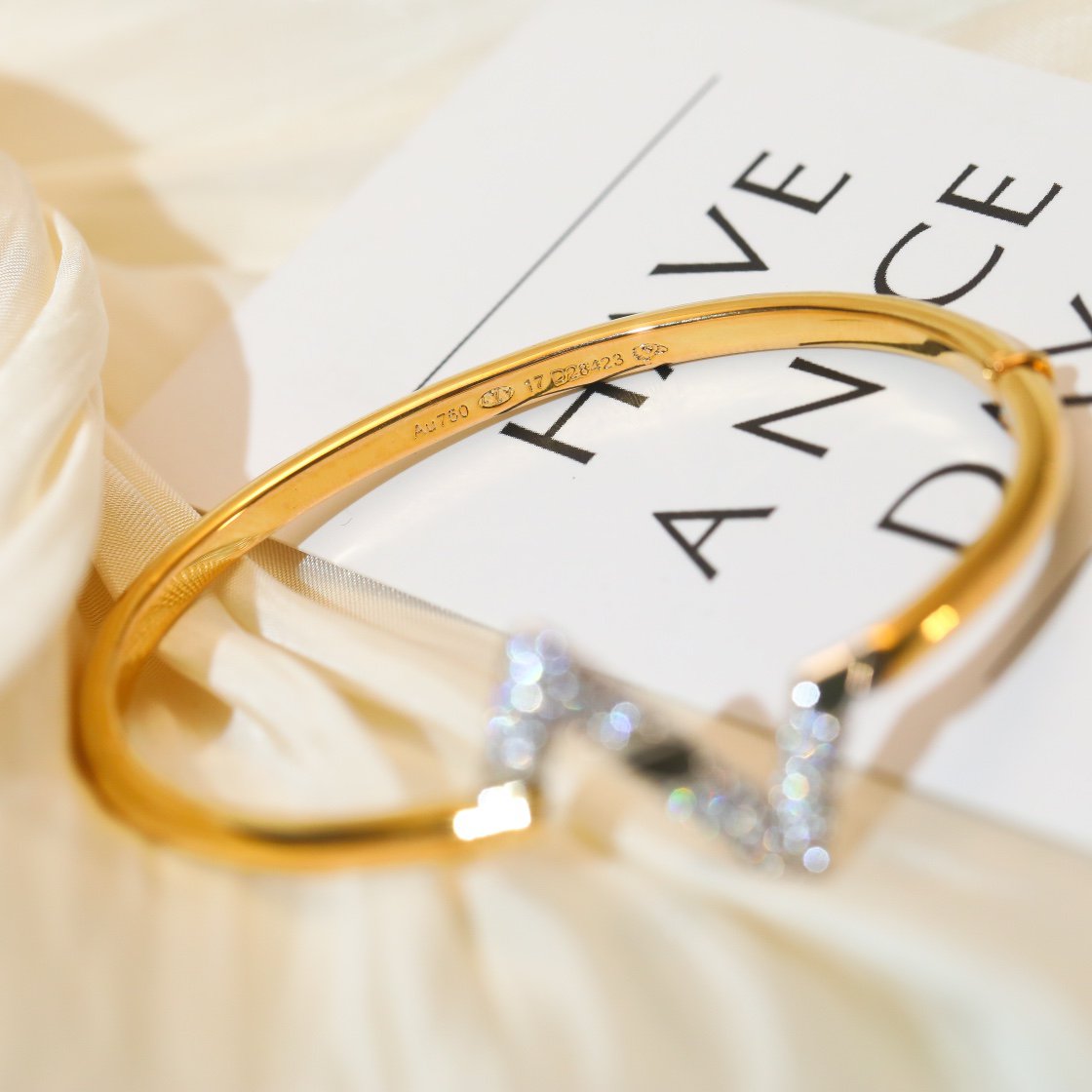 TimiVOLTE UPSITE DOWN GOLD DIAMOND BRACELET
