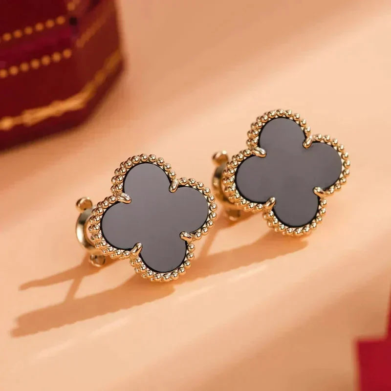 TimiCLOVER MEDIUM 1 MOTIFS  ONYX STUD EARRINGS