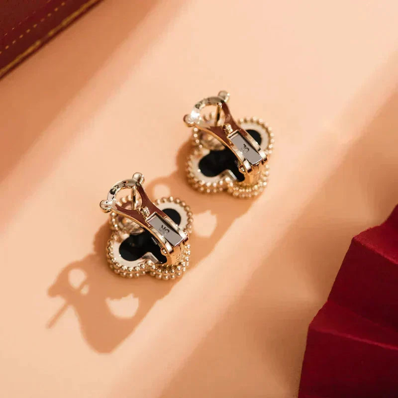 TimiCLOVER MEDIUM 1 MOTIFS  ONYX STUD EARRINGS