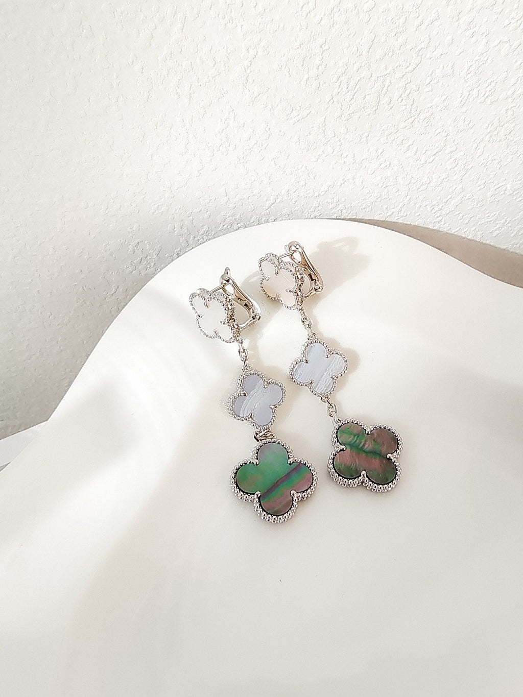 TimiCLOVER 3 MOTIFS CHALCEDONY DARK MOP SILVER EARRINGS