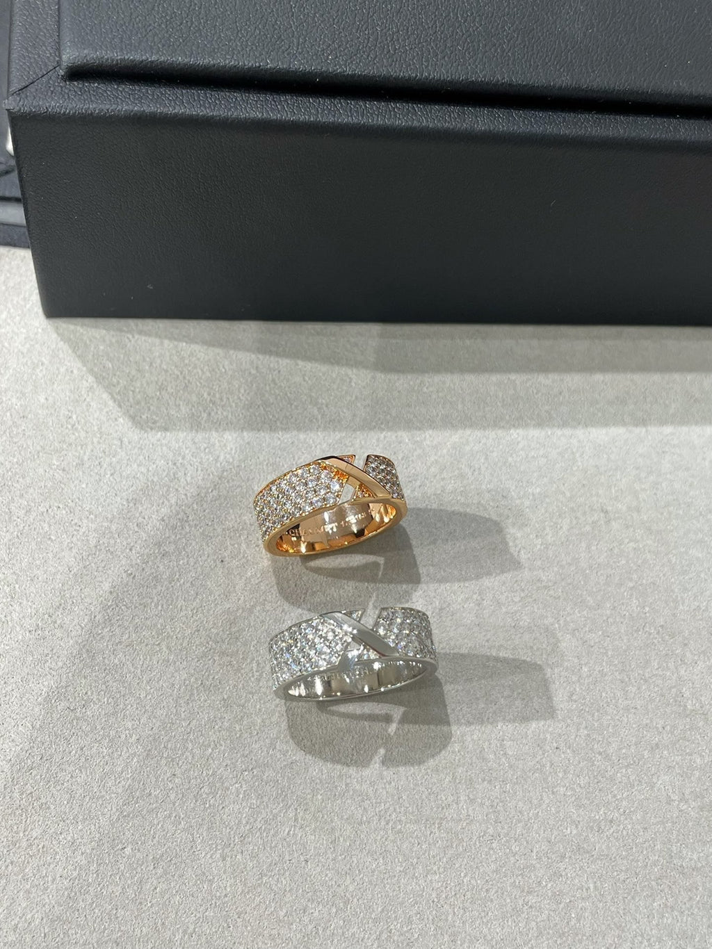 TimiLIENS EVIDENCE  DIAMOND PAVED RING