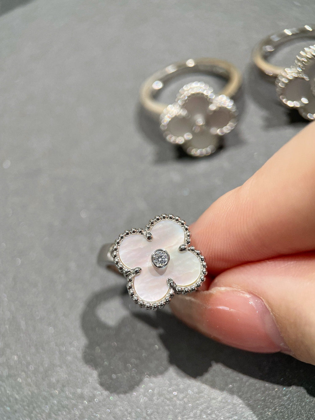 TimiCLOVER SILVER MOP DIAMOND RING