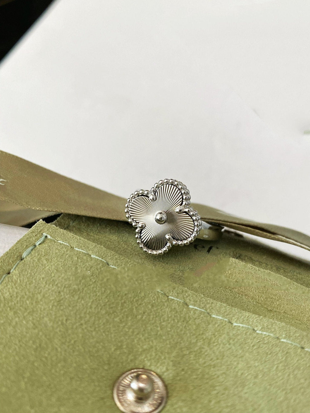 TimiCLOVER SILVER RING