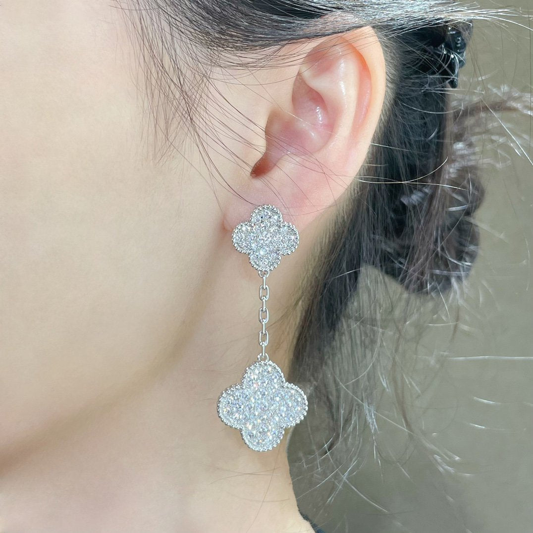 TimiCLOVER 2 MOTIFS DIAMOND PAVED SILVER EARRINGS