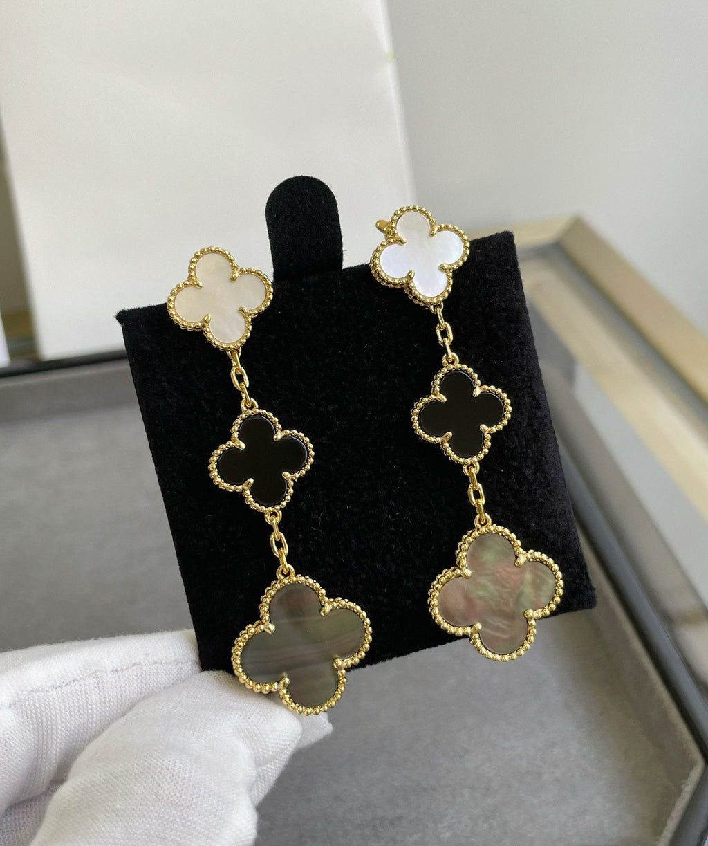 TimiCLOVER 3 MOTIF MOP ONYX DARK MOP PINK GOLD EARRINGS