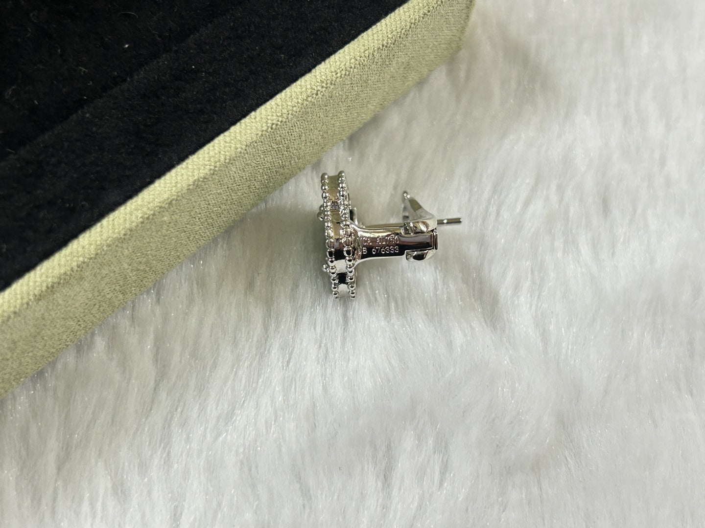 TimiCLOVER PIETERSITE MEDIUM STUD EARRINGS