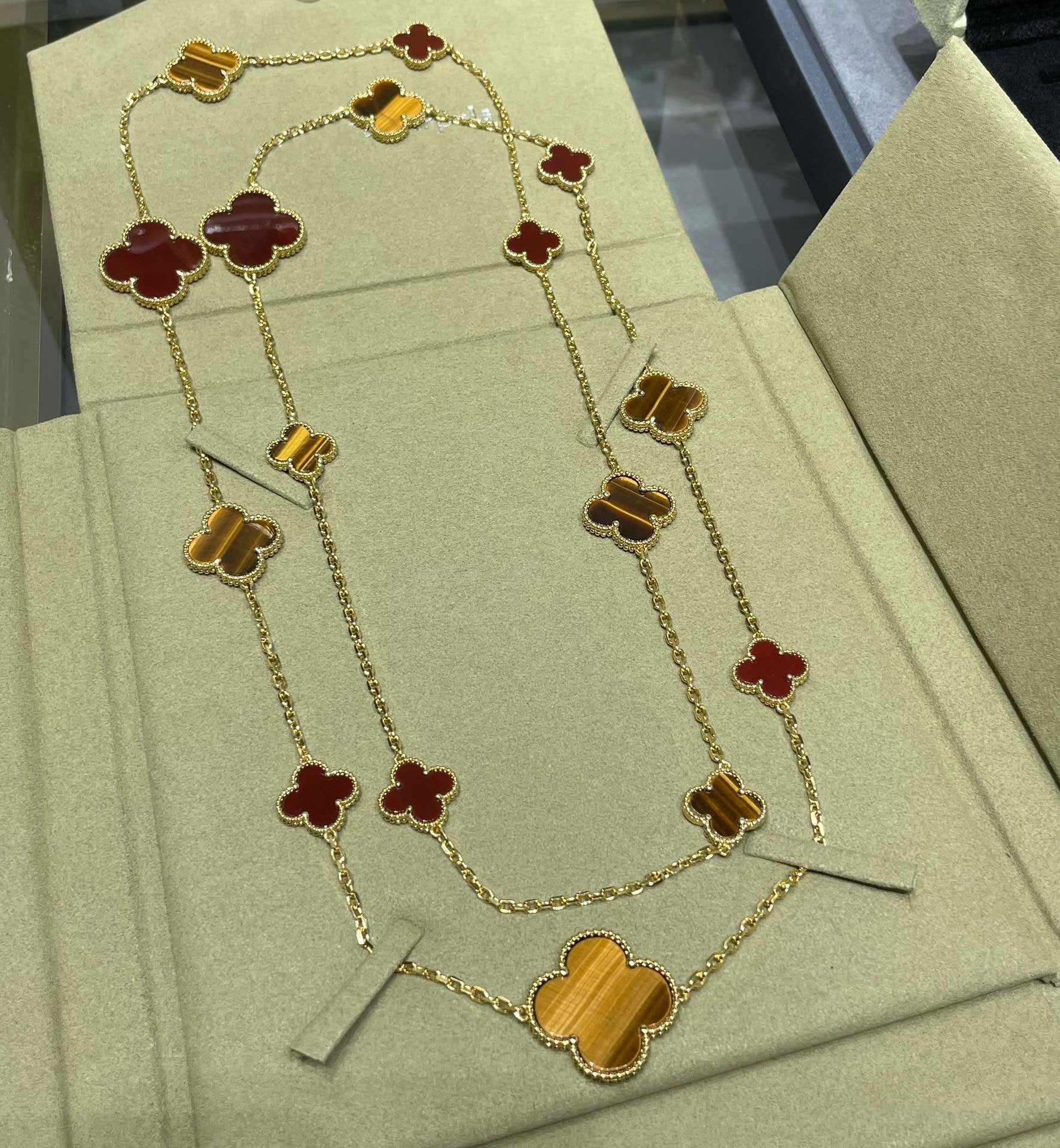 TimiCLOVER 16 MOTIF CARNELIAN TIGER EYE ROSE GOLD NECKLACE