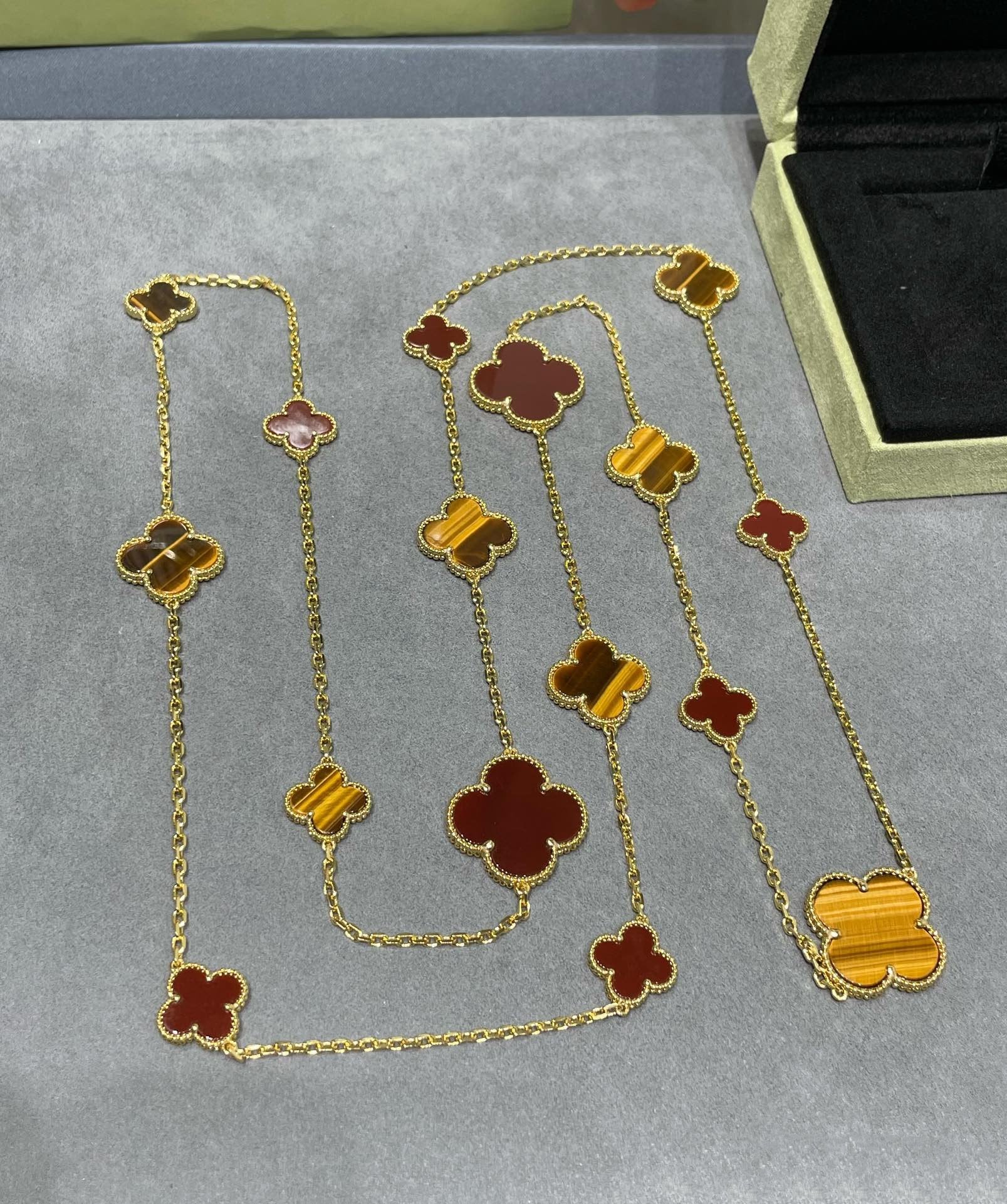 TimiCLOVER 16 MOTIF CARNELIAN TIGER EYE ROSE GOLD NECKLACE