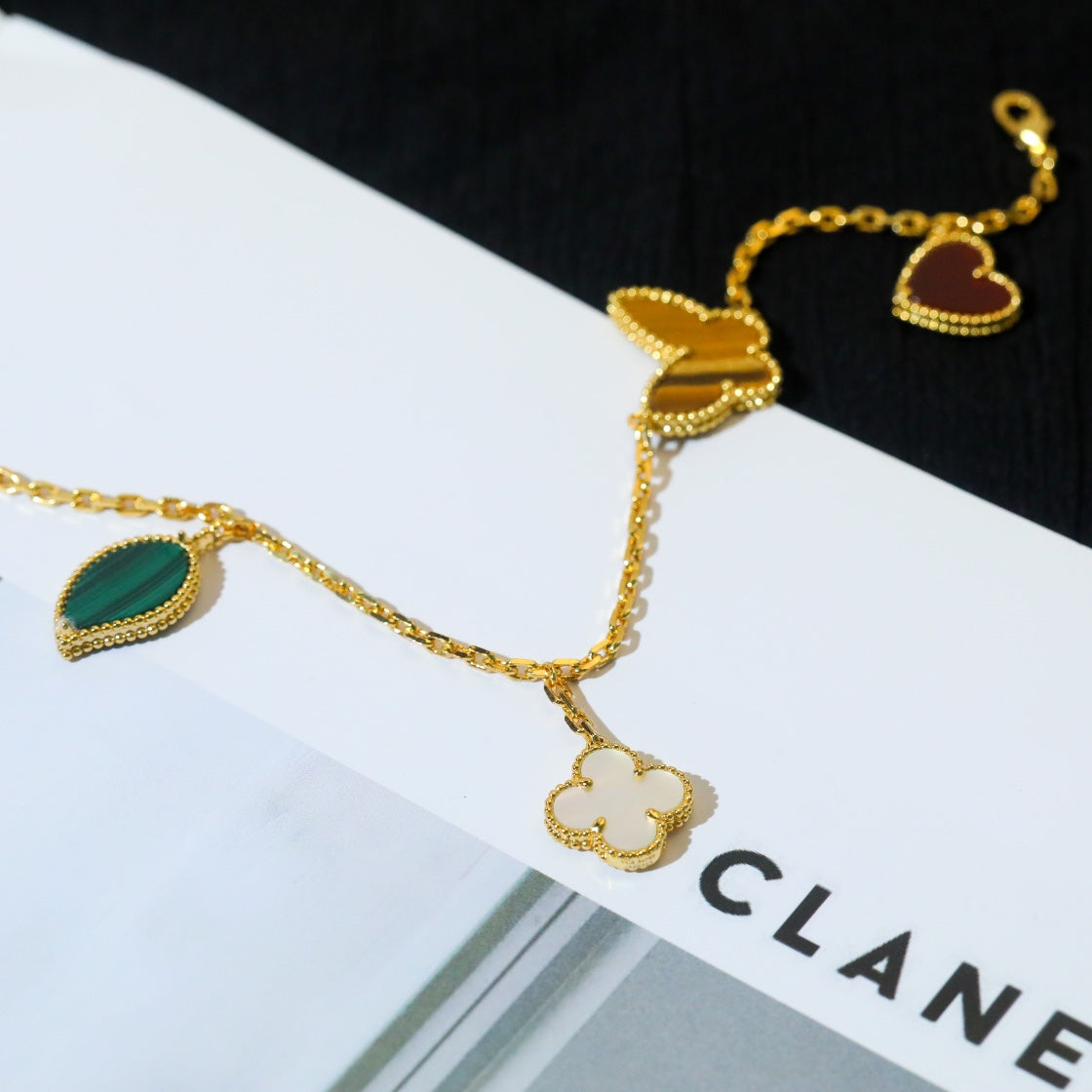 ¡®Timi¡¯LUCKY SPRING 5 MOTIF GOLD BRACELET