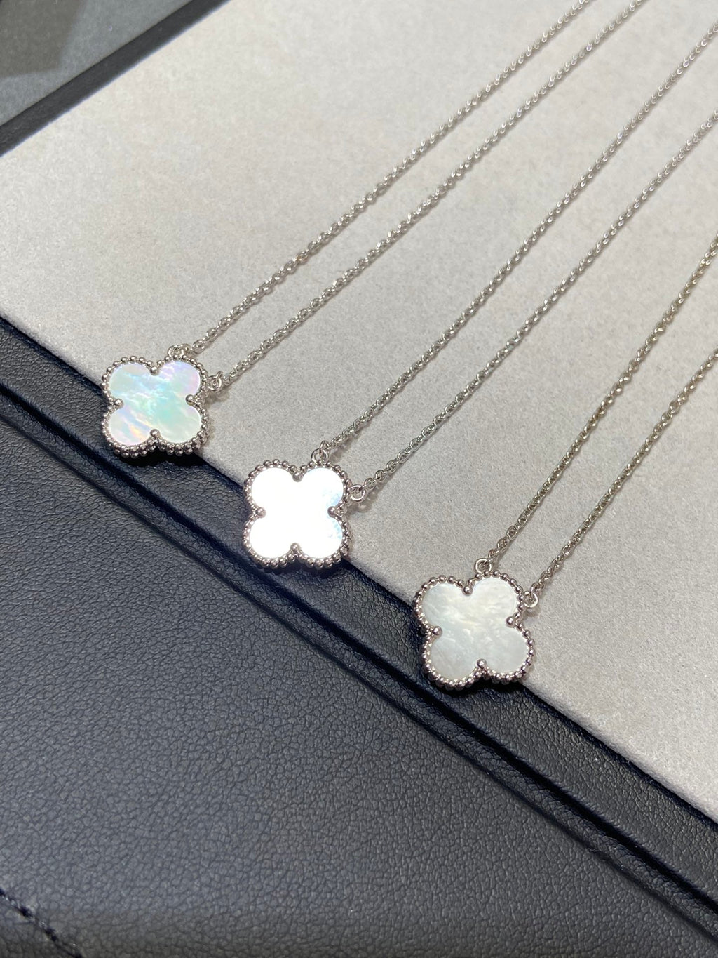 TimiCLOVER MEDIUM SILVER WHITE MOP NECKLACE