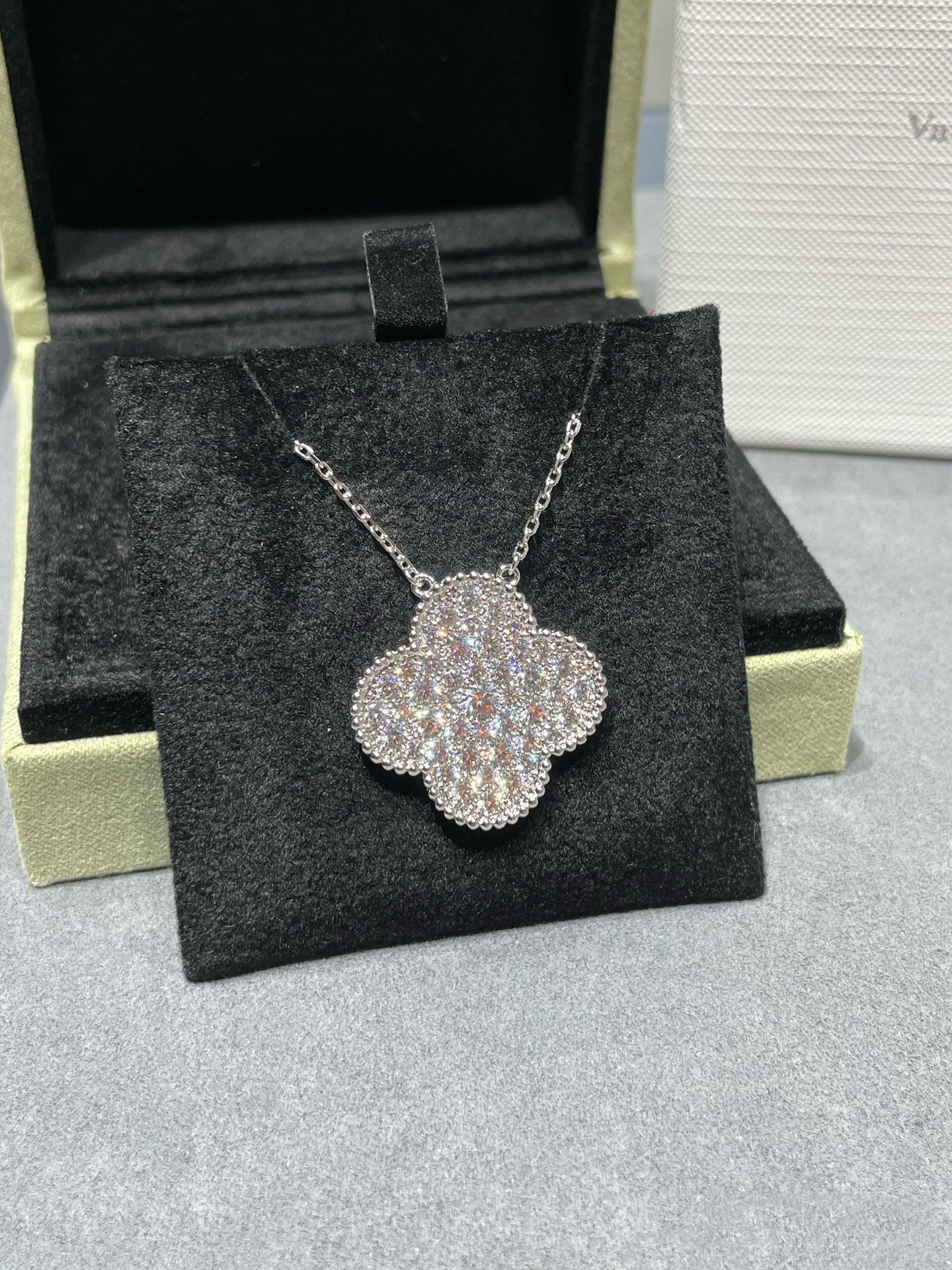 TimiCLOVER 25MM LARGE PENDANT DIAMOND PAVED SILVER NECKLACE