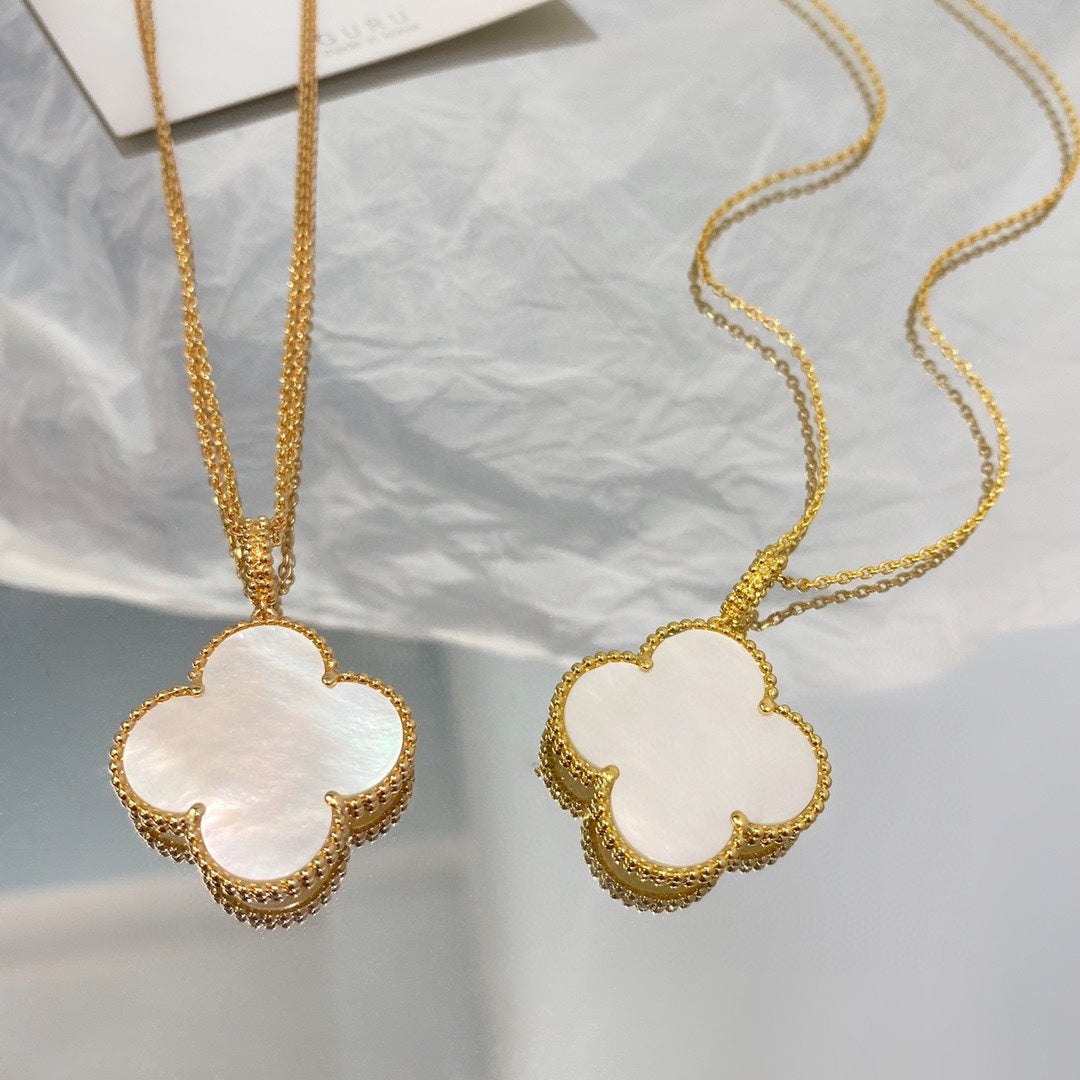 TimiCLOVER 25MM MOP LARGE PENDANT NECKLACE
