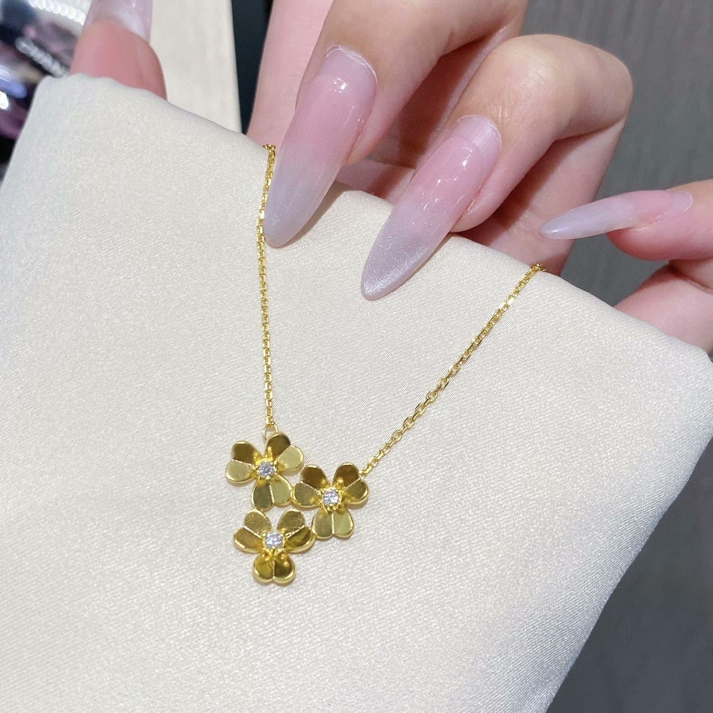 ¡®Timi¡¯FRIVOLE ROSE GOLD FLOWER DIAMOND NECKLACE