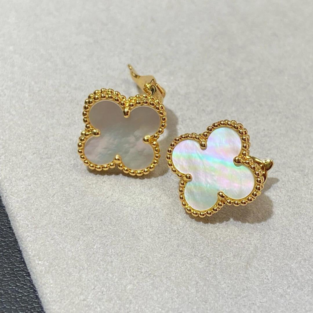 [Timi] CLOVER LARGE (20mm) 1 MOTIFS WHITE MOP STUD EARRINGS