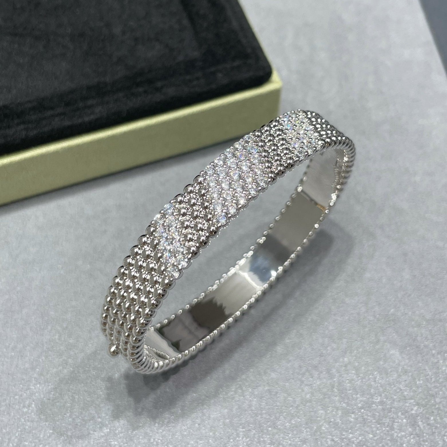 [Timi]  PERLEE DIAMOND BRACELET ,5-ROW DIAMOND-SET DESIGN