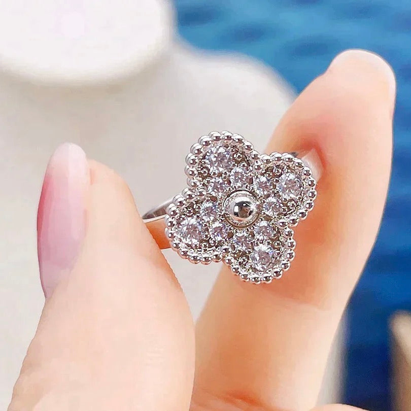 TimiCLOVER DIAMOND RING