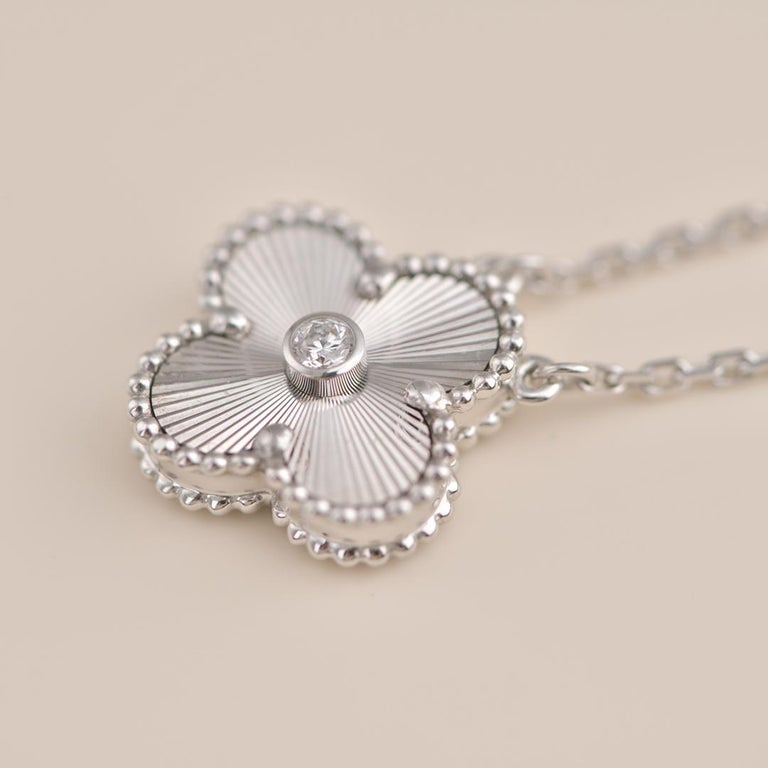 TimiCLOVER  15MM DIAMOND LASER NECKLACE SILVER
