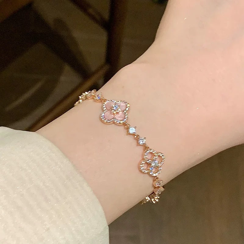 TimiCLOVER 5 MOTIF PINK BLUE RED WHITE BRACELET
