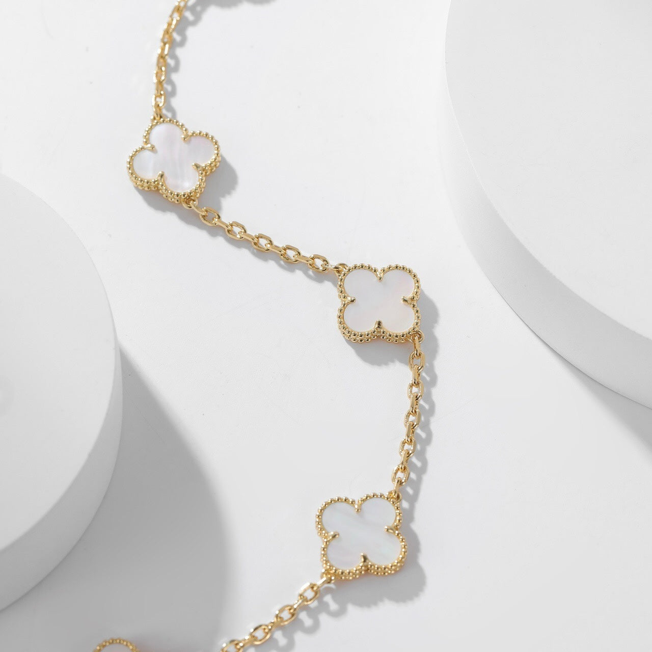TimiCLOVER 10 MOTIFS WHITE MOTHER OF PEARL NECKLACE