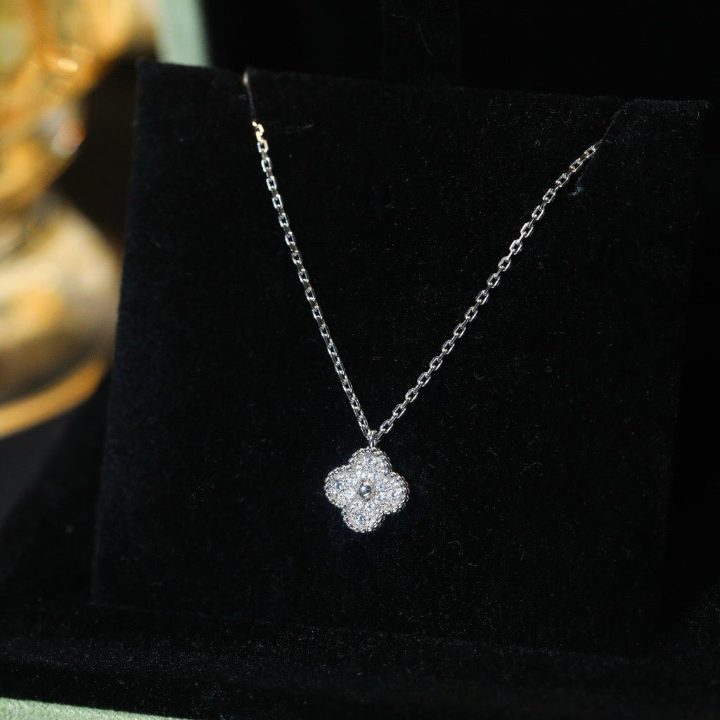 TimiCLOVER MINI 9.5MM PENDANT DIAMOND NECKLACE