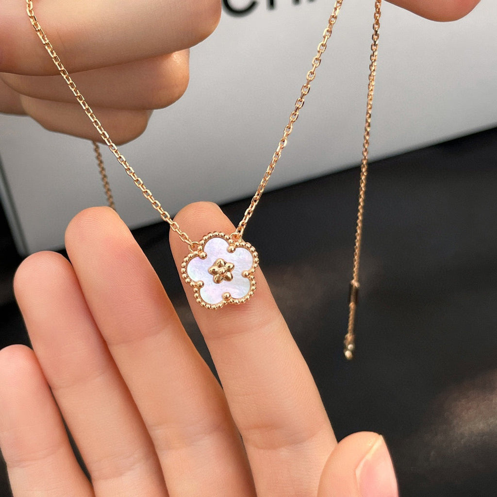 TimiLUCKY  WHITE MOP  PLUM BLOSSOM NECKLACE