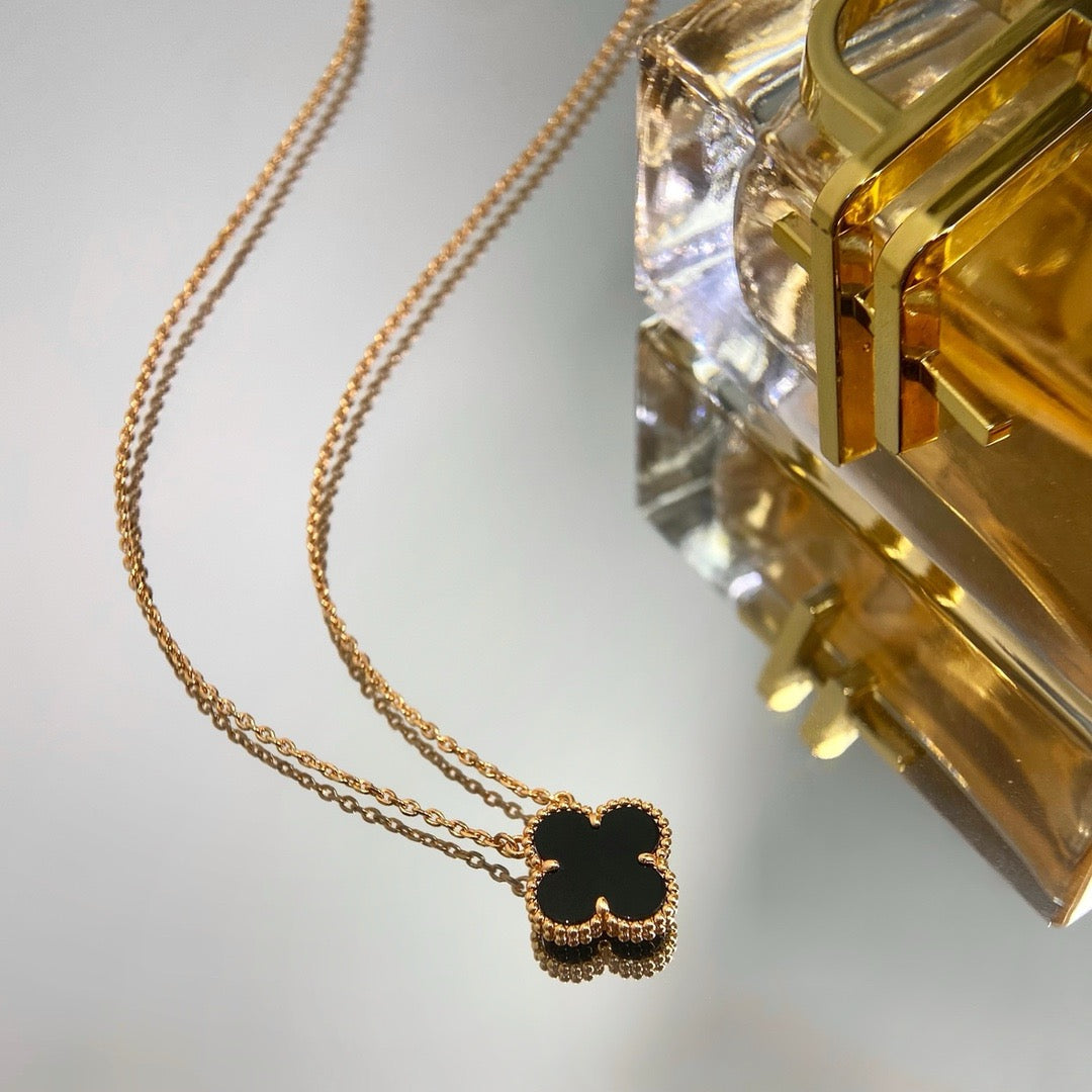 TimiCLOVER 15MM BLACK ONYX SINGLE FLOWER NECKLACE