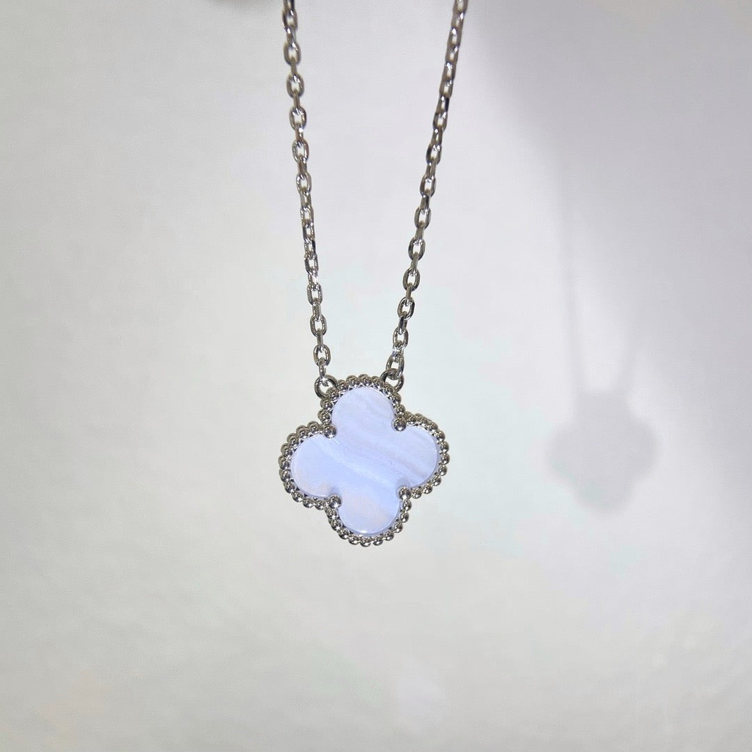 TimiCLOVER 15MM BLUE CHALCEDONY NECKLACE SILVER
