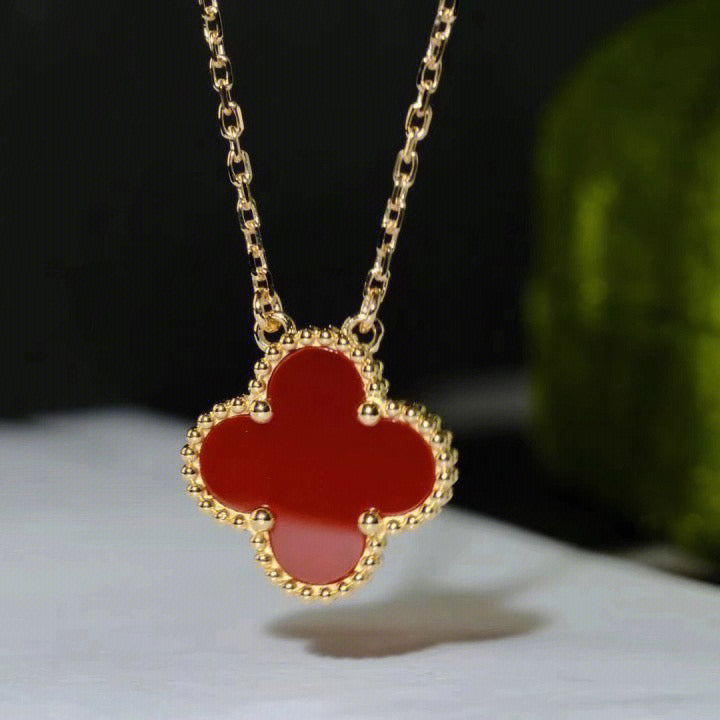 TimiCLOVER 15MM CARNELIAN SINGLE FLOWER NECKLACE