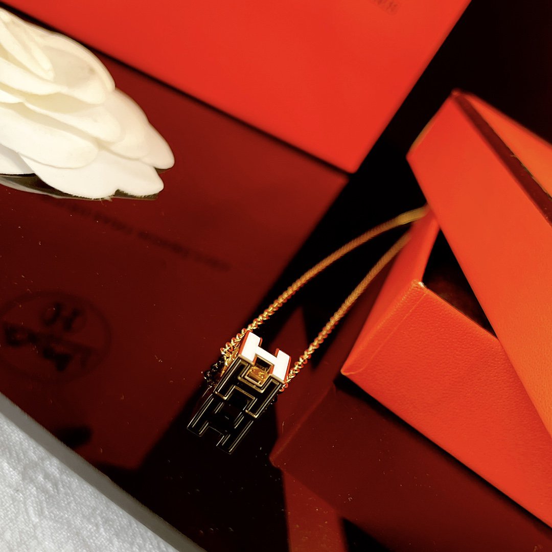 TimiH WHITE SQUARE GOLD NECKLACE