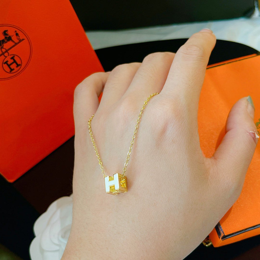 TimiH WHITE SQUARE GOLD NECKLACE