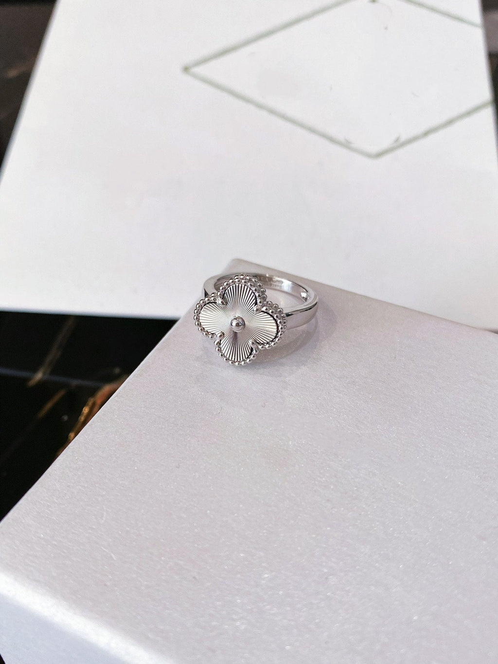 TimiCLOVER SILVER RING