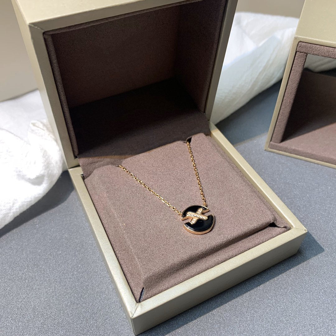TimiJEUX DE PINK GOLD DIAMOND NECKLACE