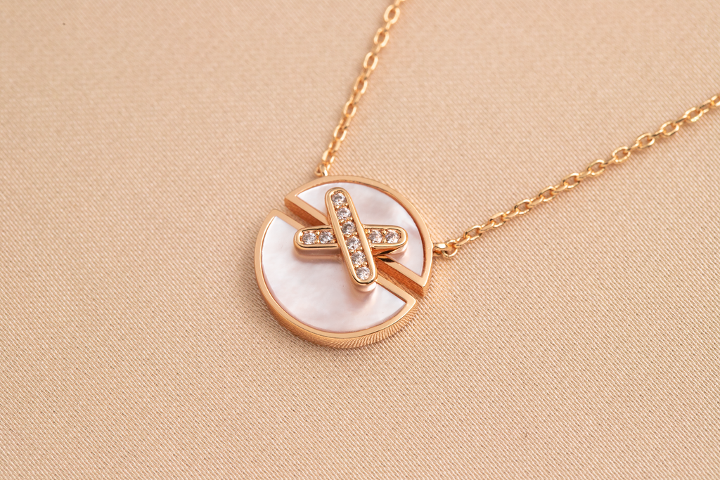 TimiJEUX DE PINK GOLD DIAMOND NECKLACE