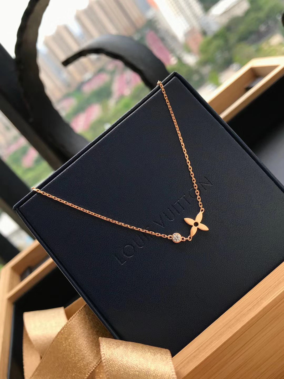 TimiBLOSSOM PENDANT PINK GOLD AND DIAMOND